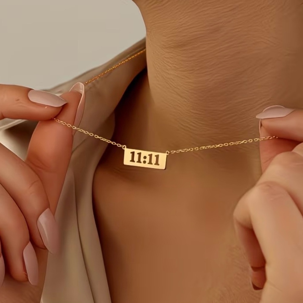 NWT “11:11” STAINLESS STEEL DAINTY NECKLACE, ONE SIZE, GOLD-PLATED